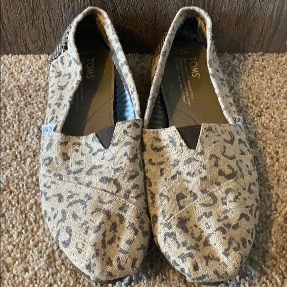 Gently used TOMS - Picture 1 of 4